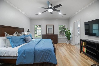 Nestled on a quiet cul-de-sac, this timeless, traditional home - photo 15