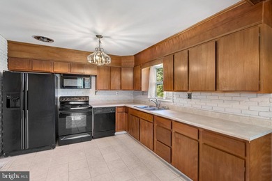 Room to spread out, seasonal river views, and a convenient - photo 15