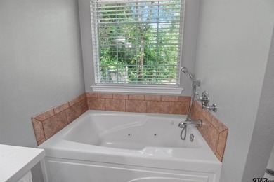 Nestled on a quiet cul-de-sac, this timeless, traditional home - photo 19