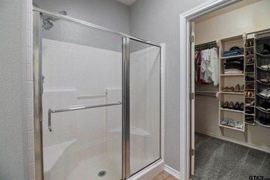 Nestled on a quiet cul-de-sac, this timeless, traditional home - photo 20