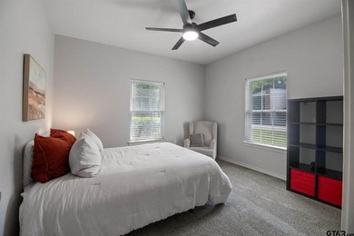 Nestled on a quiet cul-de-sac, this timeless, traditional home - photo 22