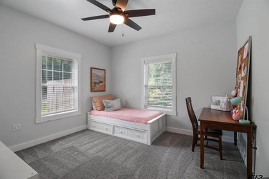 Nestled on a quiet cul-de-sac, this timeless, traditional home - photo 23