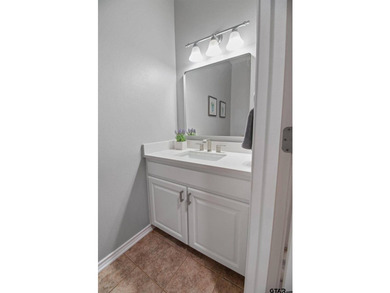 Nestled on a quiet cul-de-sac, this timeless, traditional home - photo 26