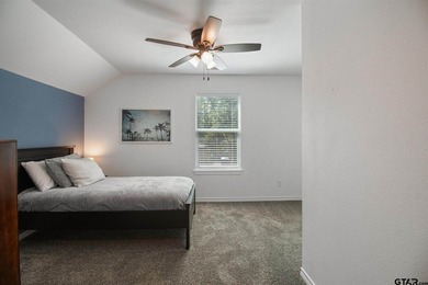 Nestled on a quiet cul-de-sac, this timeless, traditional home - photo 32