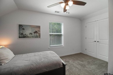 Nestled on a quiet cul-de-sac, this timeless, traditional home - photo 33