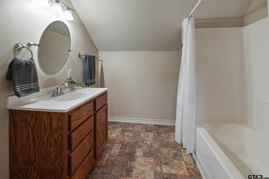 Nestled on a quiet cul-de-sac, this timeless, traditional home - photo 34