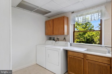 Room to spread out, seasonal river views, and a convenient - photo 34