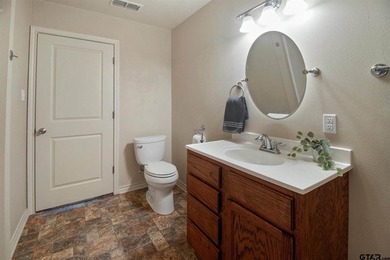 Nestled on a quiet cul-de-sac, this timeless, traditional home - photo 35