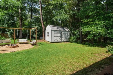 Nestled on a quiet cul-de-sac, this timeless, traditional home - photo 39