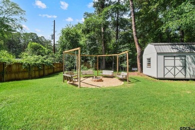 Nestled on a quiet cul-de-sac, this timeless, traditional home - photo 40