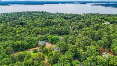 Nestled on a quiet cul-de-sac, this timeless, traditional home - photo 42