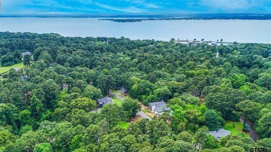 Nestled on a quiet cul-de-sac, this timeless, traditional home - photo 44