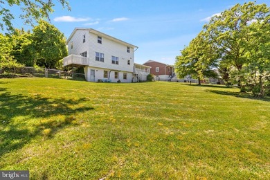 Room to spread out, seasonal river views, and a convenient - photo 46