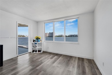 (private lake, pond, coastal) Condo For Sale in Miami Florida