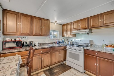 Welcome home to this beautifully maintained, move-in ready - photo 6