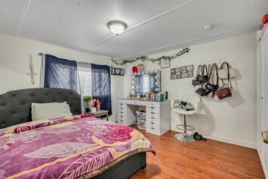 Welcome home to this beautifully maintained, move-in ready - photo 8