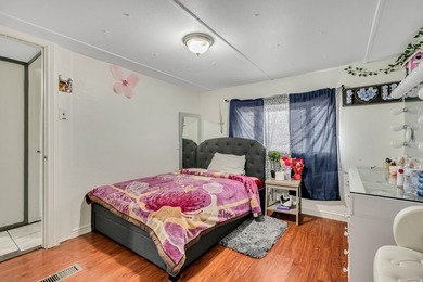 Welcome home to this beautifully maintained, move-in ready - photo 9