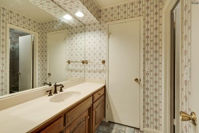Corner-lot home with a great floor plan and endless potential! - photo 18