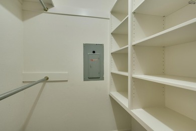 Corner-lot home with a great floor plan and endless potential! - photo 24