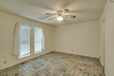 Corner-lot home with a great floor plan and endless potential! - photo 25