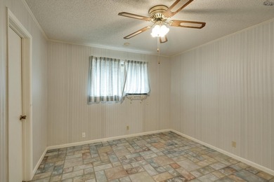Corner-lot home with a great floor plan and endless potential! - photo 27
