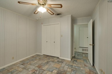 Corner-lot home with a great floor plan and endless potential! - photo 28