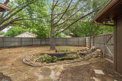 Corner-lot home with a great floor plan and endless potential! - photo 33