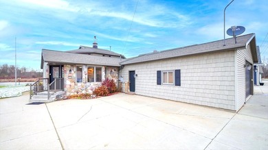 Featured on a private drive at beautiful Houghton Lake - photo 4