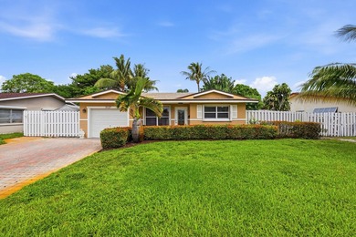 A NEW ROOF welcomes you into this charming pool home in - photo 4