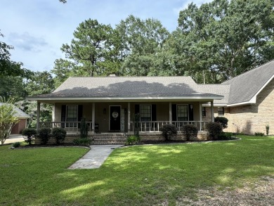 Lake Home For Sale in Hattiesburg, Mississippi