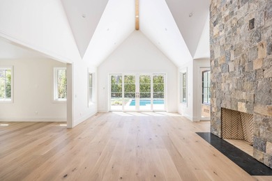 Just completed, this exquisite transitional-style new build just - photo 5
