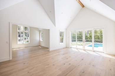 Just completed, this exquisite transitional-style new build just - photo 6
