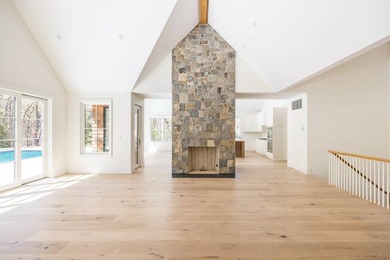 Just completed, this exquisite transitional-style new build just - photo 8