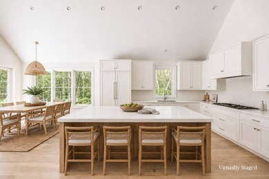 Just completed, this exquisite transitional-style new build just - photo 9