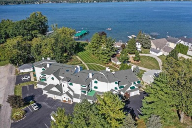 Lake Condo For Sale in Syracuse, Indiana