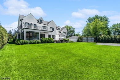 Architectural excellence meets everyday living in this - photo 4