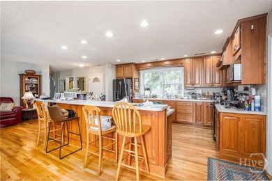 Step into this timeless beauty on Burnside Island & the - photo 3