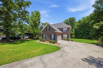 Welcome to one of Chapin's most sought-after lake communities! - photo 4