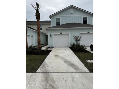 Almost new town-home, offers 3 bedrooms, 2.5 baths, and a 1-car - photo 1
