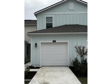 Almost new town-home, offers 3 bedrooms, 2.5 baths, and a 1-car - photo 2