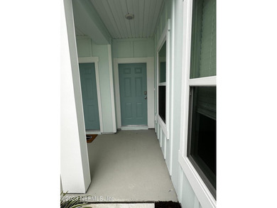 Almost new town-home, offers 3 bedrooms, 2.5 baths, and a 1-car - photo 4