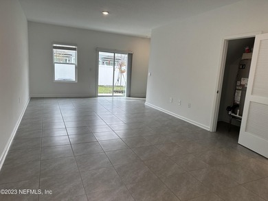 Almost new town-home, offers 3 bedrooms, 2.5 baths, and a 1-car - photo 9