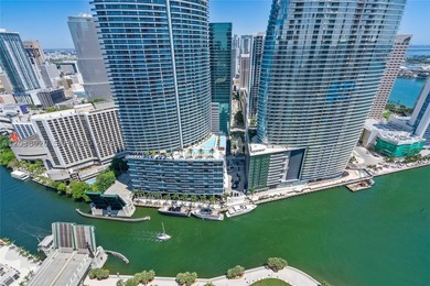 Experience luxury living at Icon Brickell Tower I. This bright - photo 2