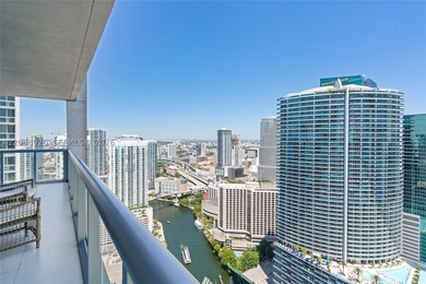 Experience luxury living at Icon Brickell Tower I. This bright - photo 3