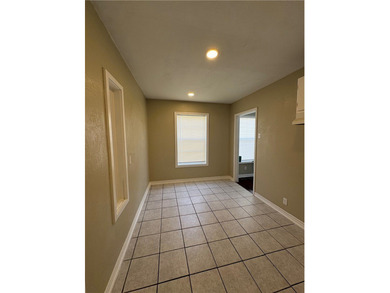 Darling home with stunning hardwood floors, great size rooms - photo 12