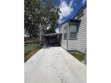 Darling home with stunning hardwood floors, great size rooms - photo 15