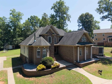 Beautiful 3,256 sq ft custom brick home located in a highly - photo 3