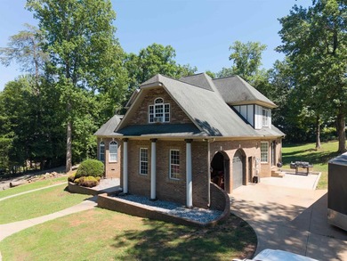 Beautiful 3,256 sq ft custom brick home located in a highly - photo 7