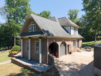 Beautiful 3,256 sq ft custom brick home located in a highly - photo 8