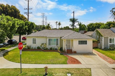This corner lot, 3 Bedroom, 2 and 1/2 bath is in the popular Los - photo 2